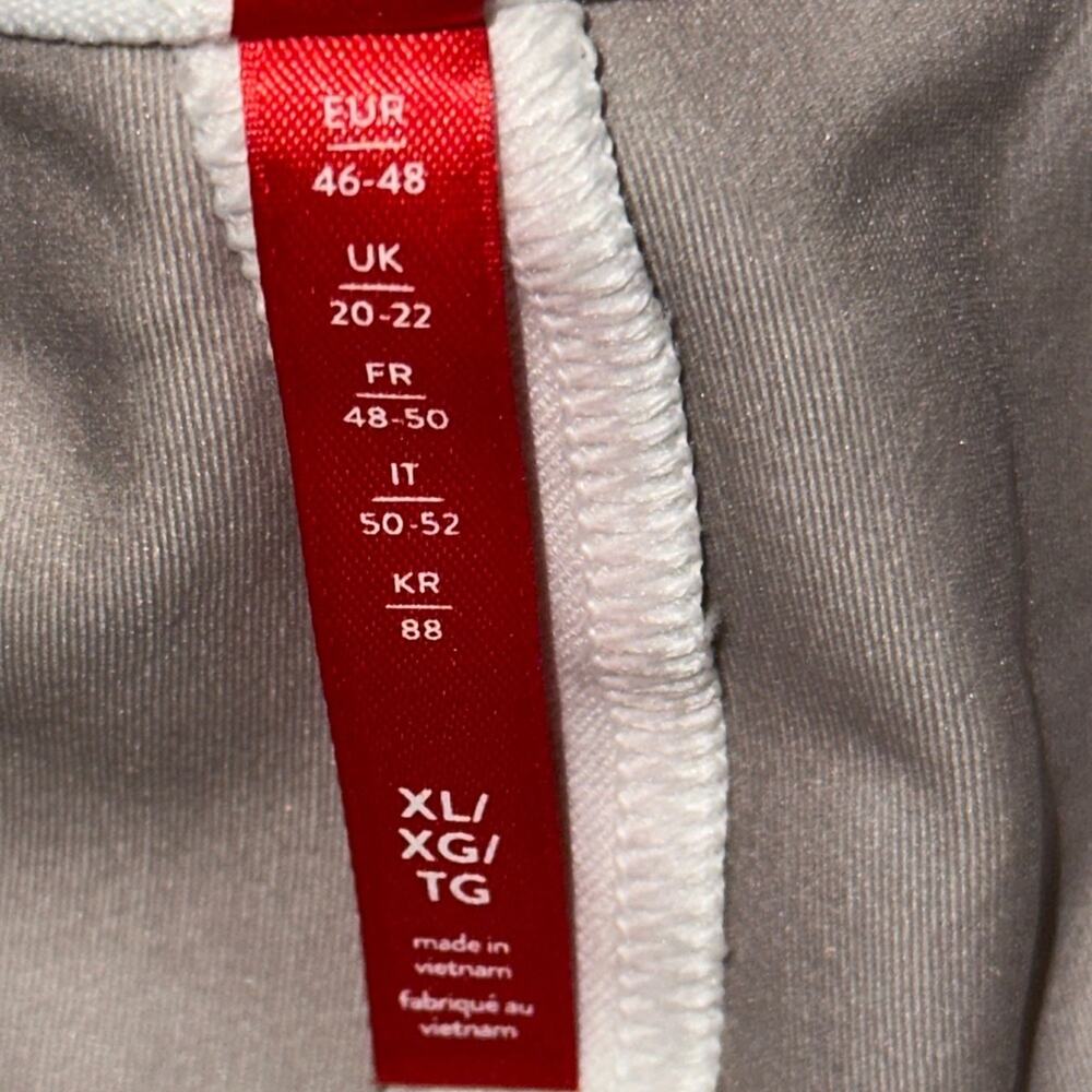 Spanx White Pull On Shorts - Picture 7 of 9